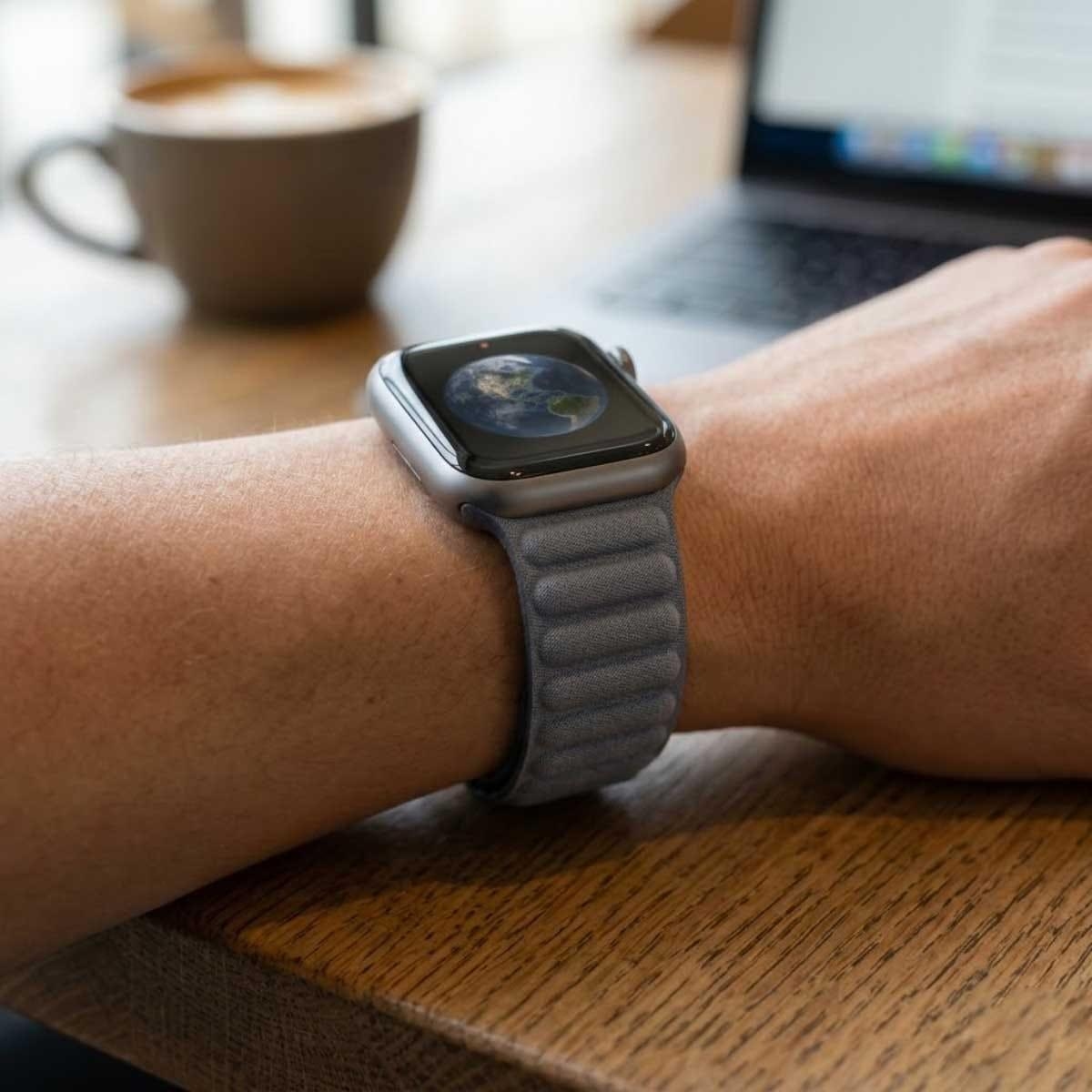 ابل 42mm كحلي سوار ماجنتك لينك - S/M