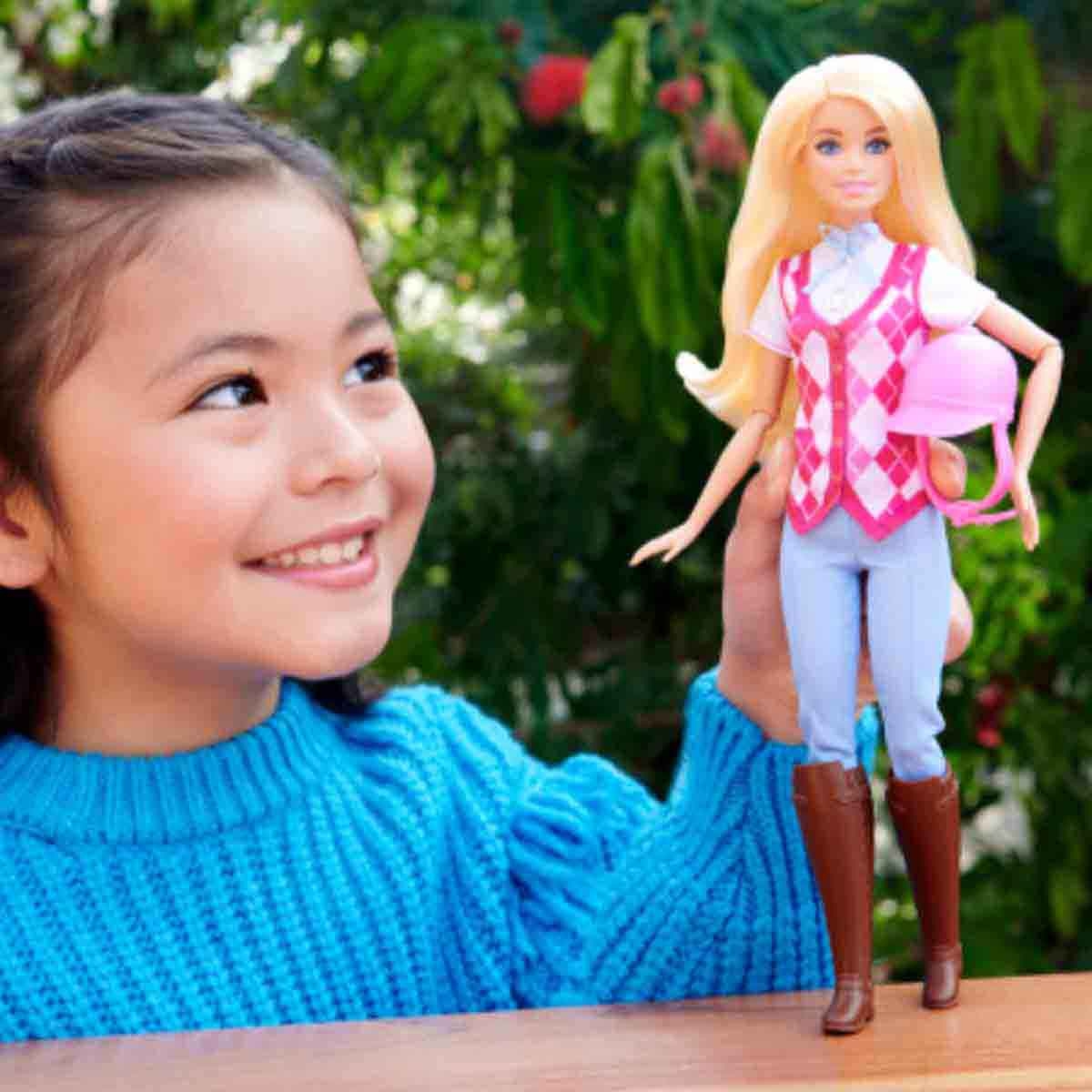 Barbie The Great Horse Chase Malibu Doll with Riding Clothes & Accessories Girls, 3-4 Years