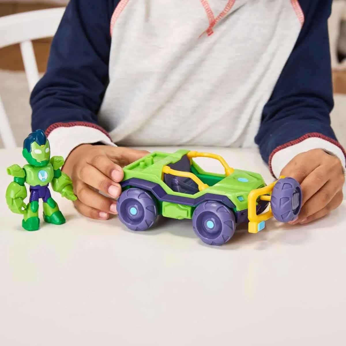 آيرون مان وأصدقاؤه الرائعون مجموعة لعب مركبة ريسر مع شخصية أكشن للجنسين من عمر 3-4 سنوات