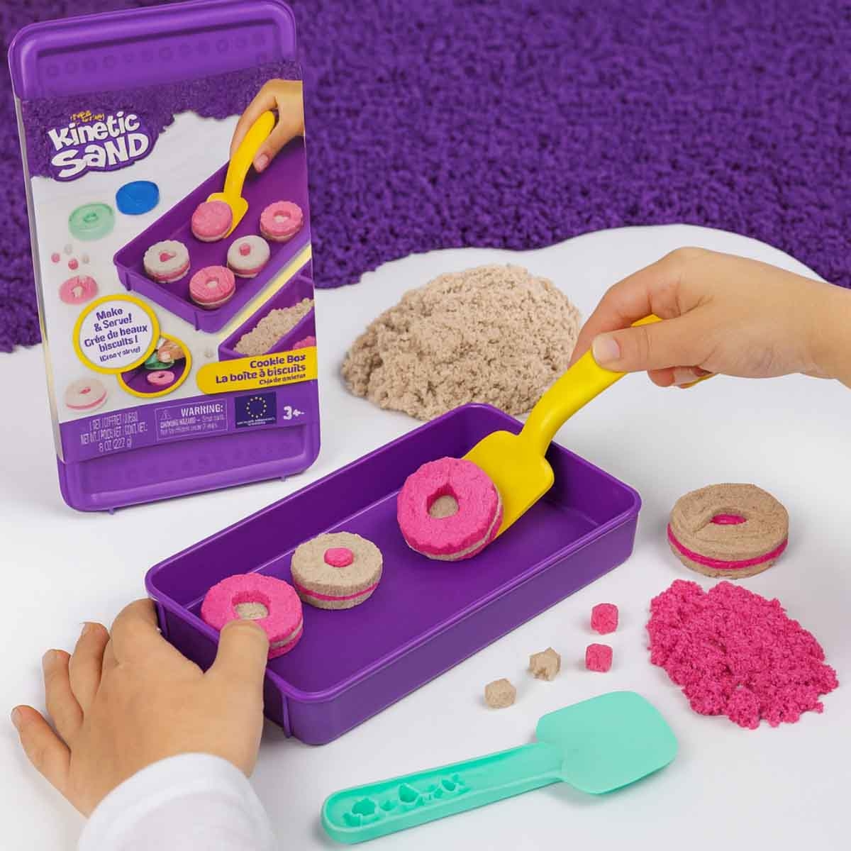 كينتيك سان رمل سحري 8oz مع علبة بسكويت وإكسسوارات للجنسين من 3 إلى 4 سنوات