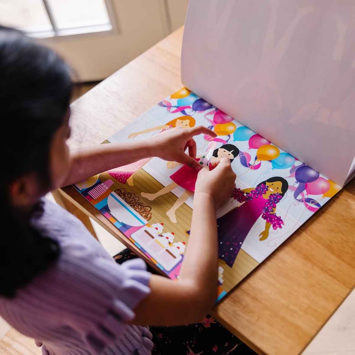 ميليسا آند دوغ مجموعة ملصقات قابلة لإعادة الاستخدام أكثر من 165 ملصق لتزيين الملابس للجنسين من عمر 3-4 سنوات