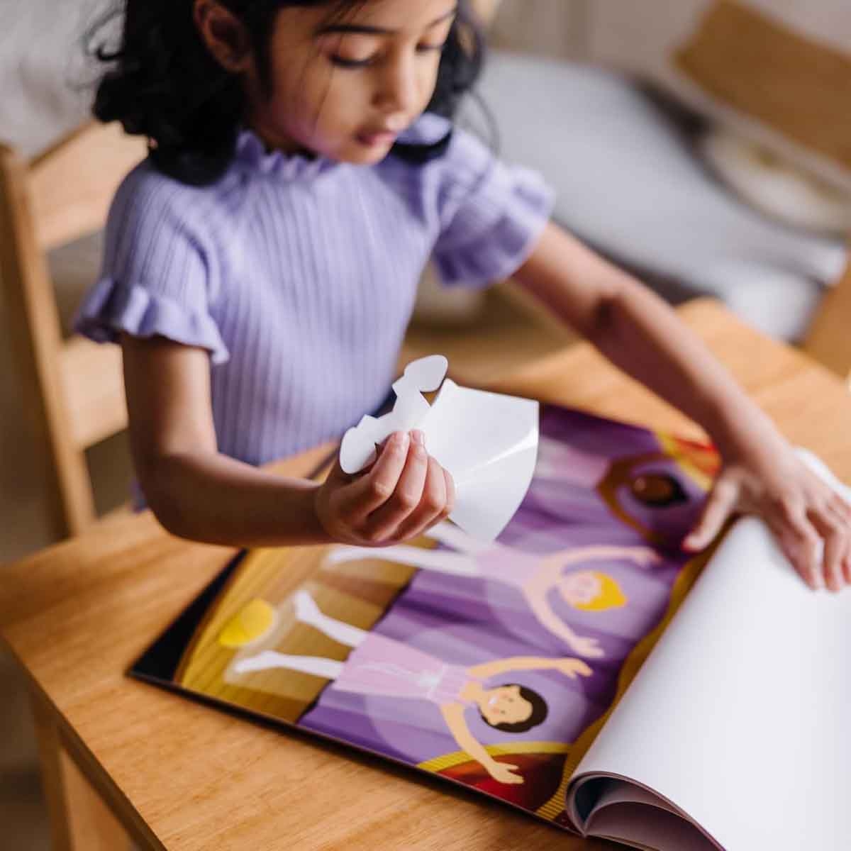 ميليسا آند دوغ مجموعة ملصقات قابلة لإعادة الاستخدام أكثر من 165 ملصق لتزيين الملابس للجنسين من عمر 3-4 سنوات