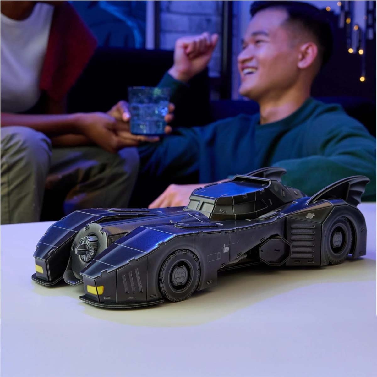 4 دي بيلد مجموعة نموذج سيارة باتموبيل ريترو من دي سي + لغز ثلاثي الأبعاد من رافنسبورجر مع خرز الربط من ميليسا آند دوغ، للجنسين، 13+ سنة