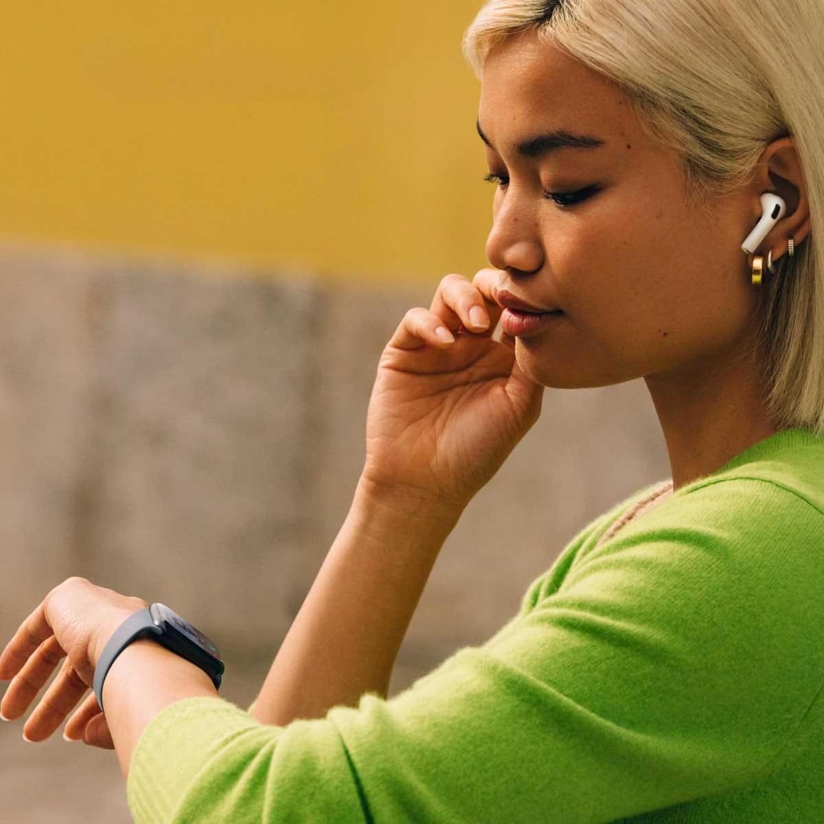 Apple Watch SE 3 GPS 40mm Midnight Aluminium Case with Midnight Sport Band - S/M