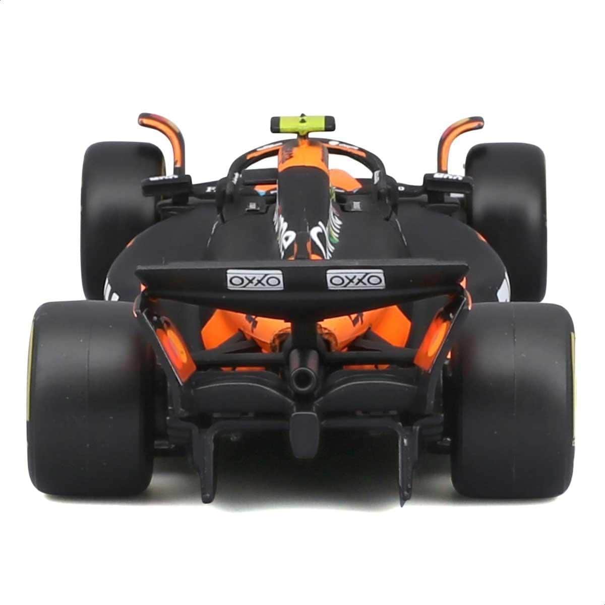 Bburago 1:43 McLaren MCL39 Diecast Model Car with Helmet Boys, 13+ Years