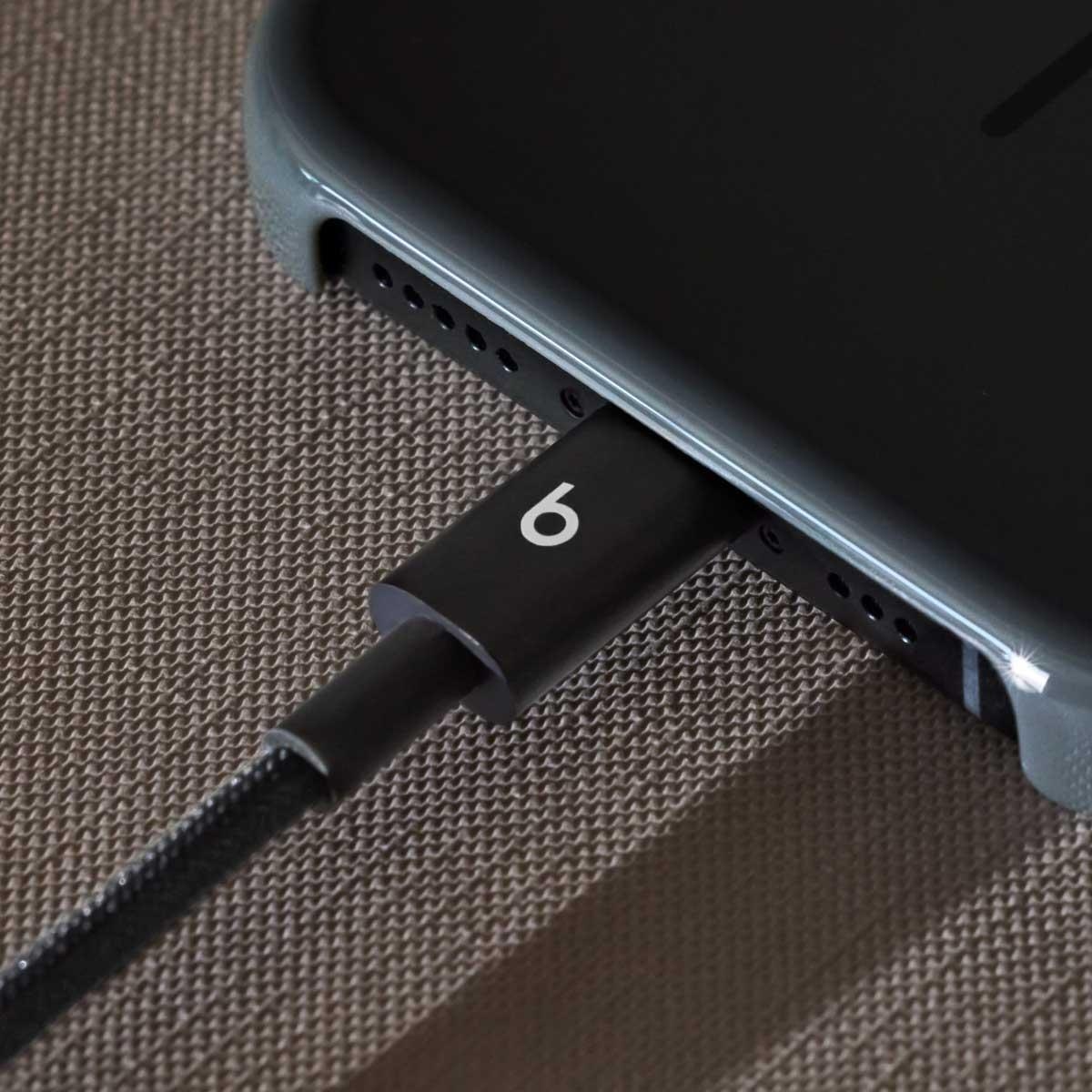 كابل Beats Bolt أسود بطول 1.5 متر من نوع USB-A إلى USB-C