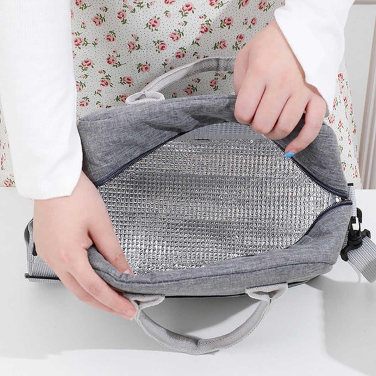 علبة غداء إيزي كيدز الزرقاء الكبيرة الحجم (بينتو) مع حقيبة غداء رمادية، وعلبة طعام، وأدوات مائدة