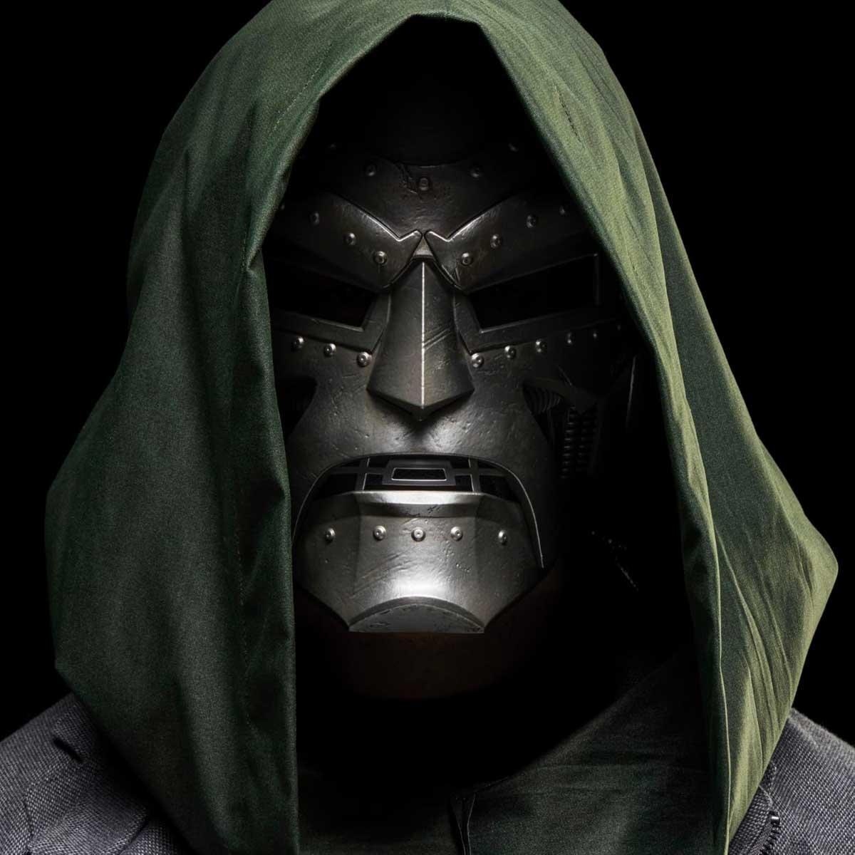 Marvel Fantastic Four Legends Series Doctor Doom Premium Roleplay Helmet Unisex, 13+ Years