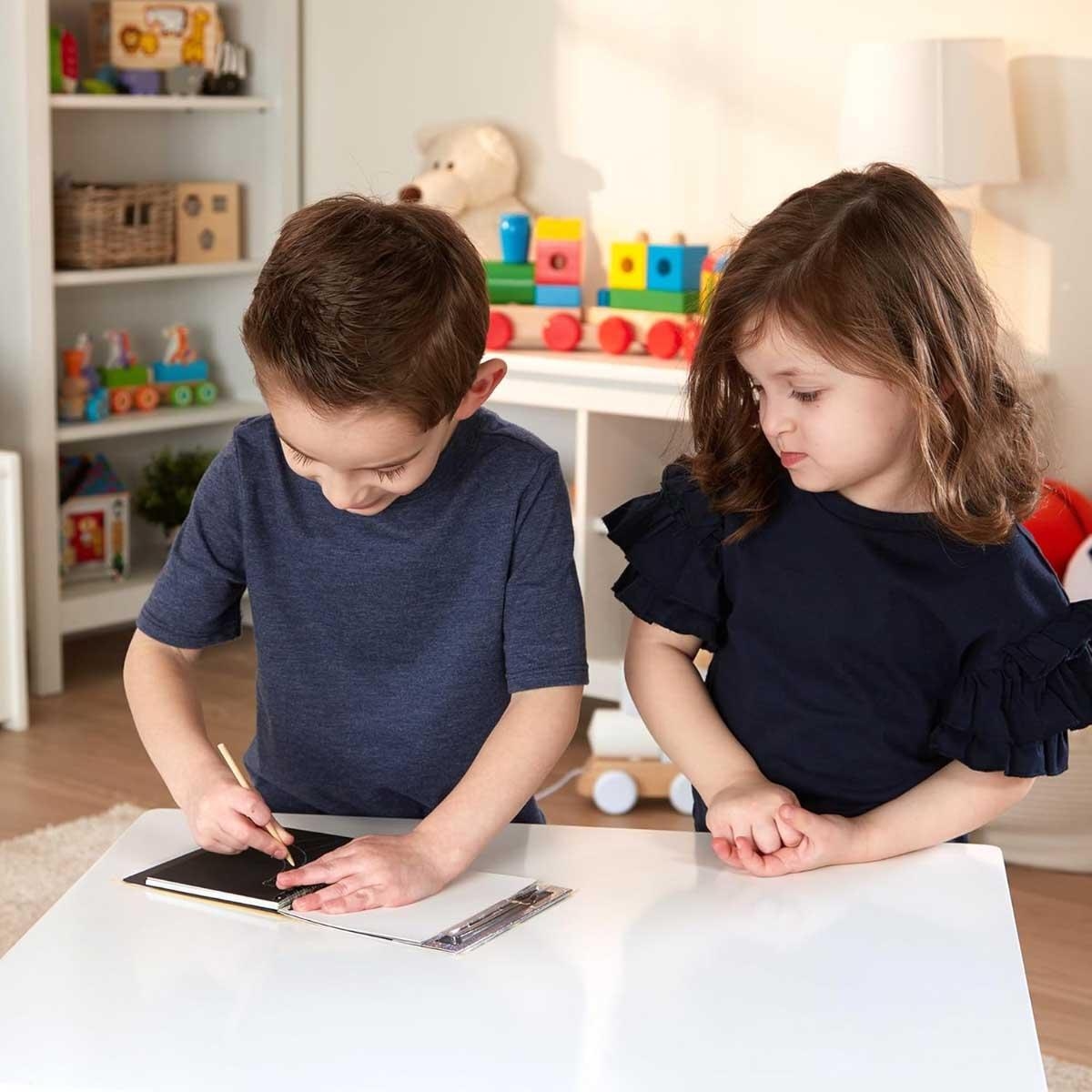 Melissa & Doug 16-Pages Scratch Art Doodle Pad Set Unisex, 3-4 Years