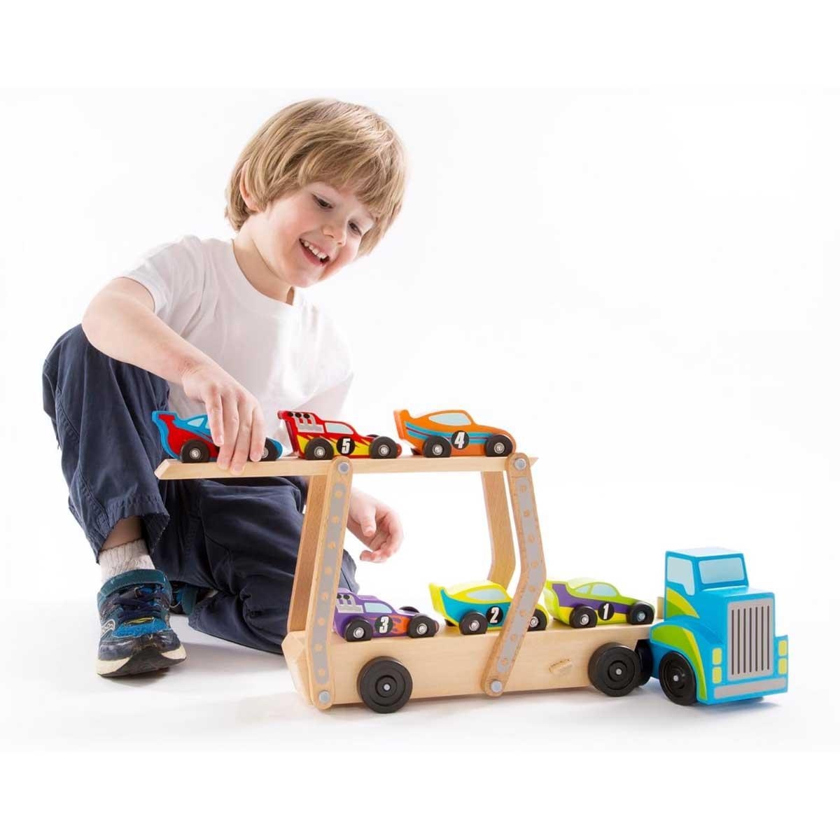 ميليسا آند دوغ مجموعة لعبة خشبية ناقلة سيارات مغناطيسية للجنسين، 3-4 سنوات