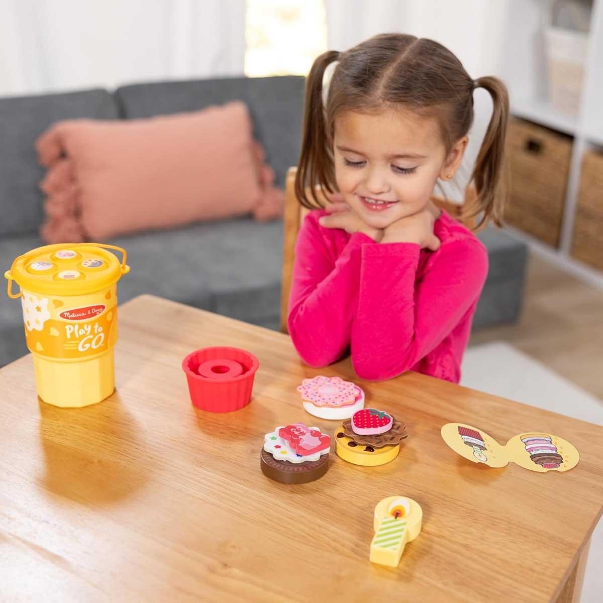 ميليسا آند دوغ لعبة طعام لعب للسفر بلاي تو غو كيك وبسكويت للجنسين، 3-4 سنوات