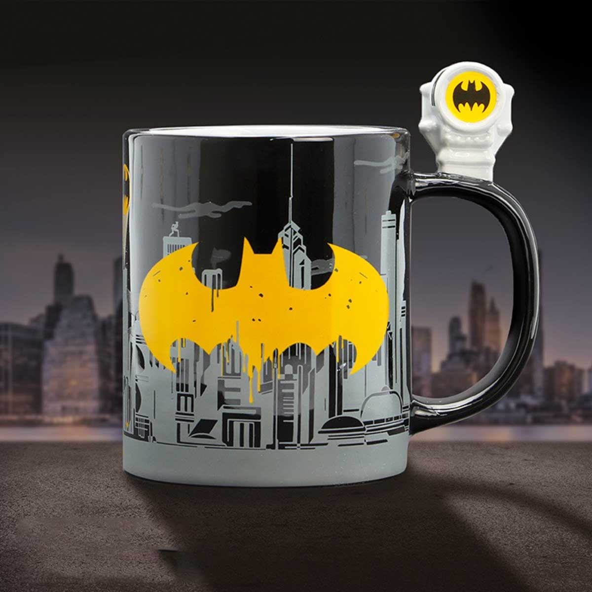 ABYstyle 460ml DC Comics Bat-Signal & Batman 3D Handle Mug