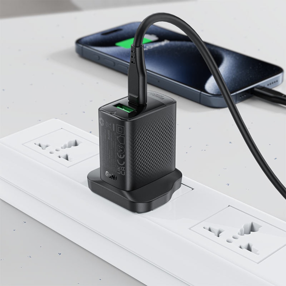 ايسفاست A79 شاحن حائط ثنائي المنافذ USB-C وUSB-A بتقنية نيتريد الغاليوم بقدرة 20W (المملكة المتحدة)