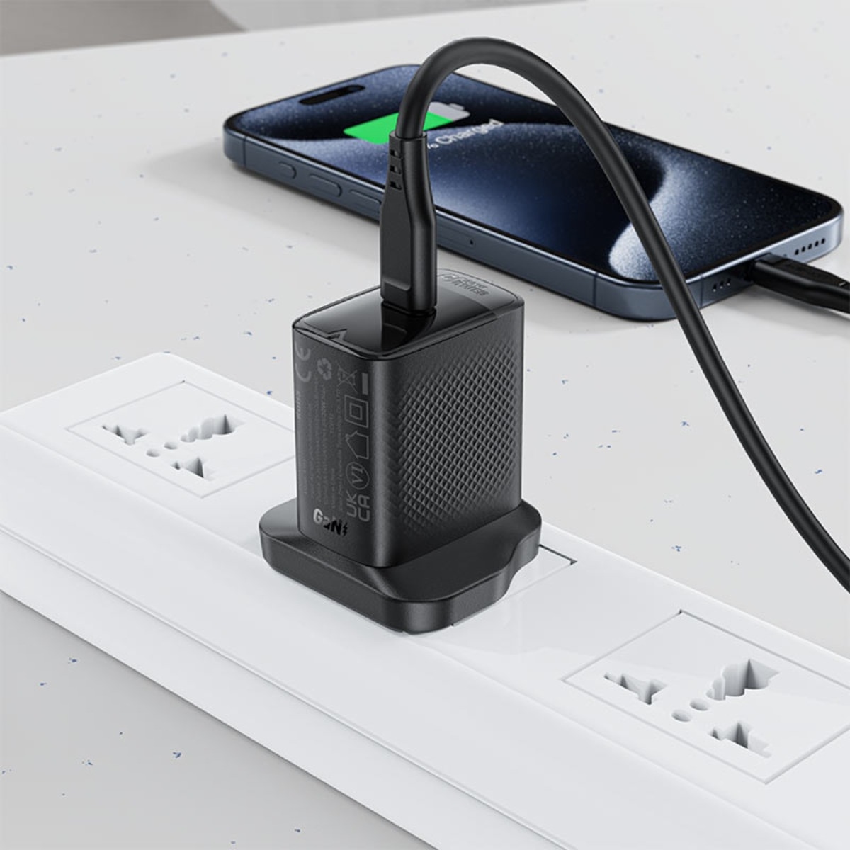 ايسفاست A103 شاحن حائط USB-C بتقنية نيتريد الغاليوم بقدرة 30W (المملكة المتحدة) - أسود
