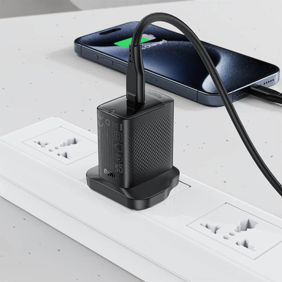 ايسفاست A103 شاحن حائط USB-C بتقنية نيتريد الغاليوم بقدرة 30W (المملكة المتحدة) - أسود