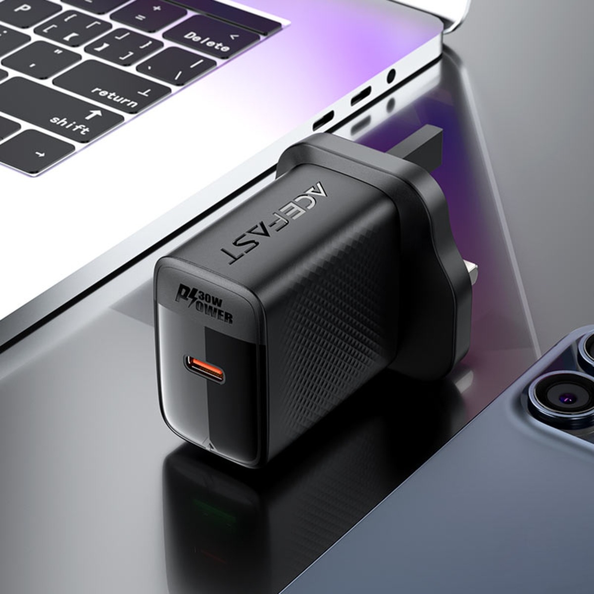 ايسفاست A103 شاحن حائط USB-C بتقنية نيتريد الغاليوم بقدرة 30W (المملكة المتحدة) - أسود