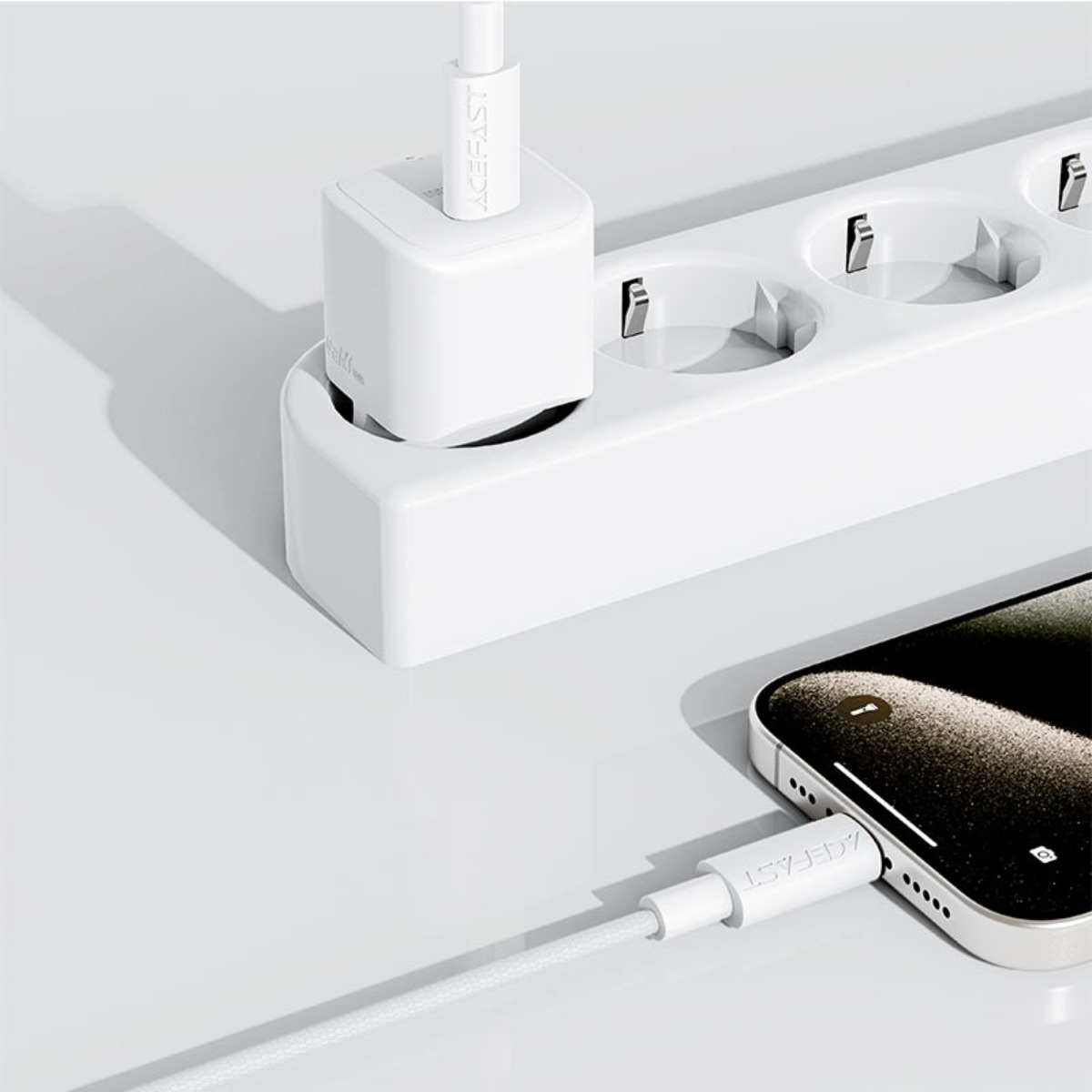 ايسفاست C18-03 كابل مضفر USB-C إلى USB-C - أبيض
