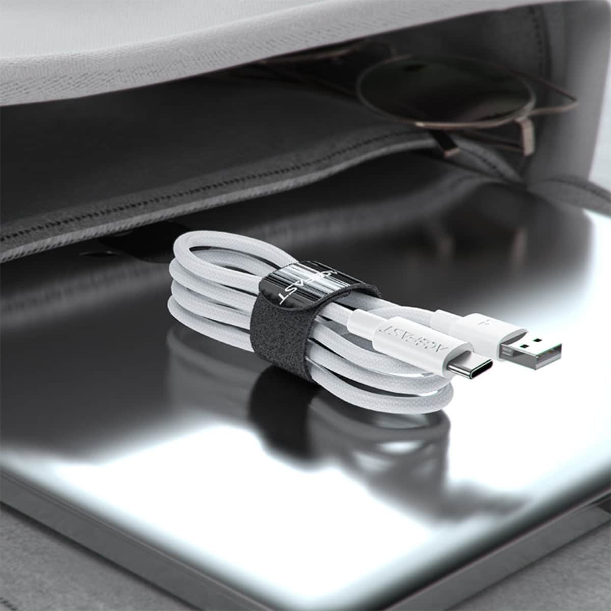 ايسفاست C18-04 كابل مضفر USB-A إلى USB-C - أبيض