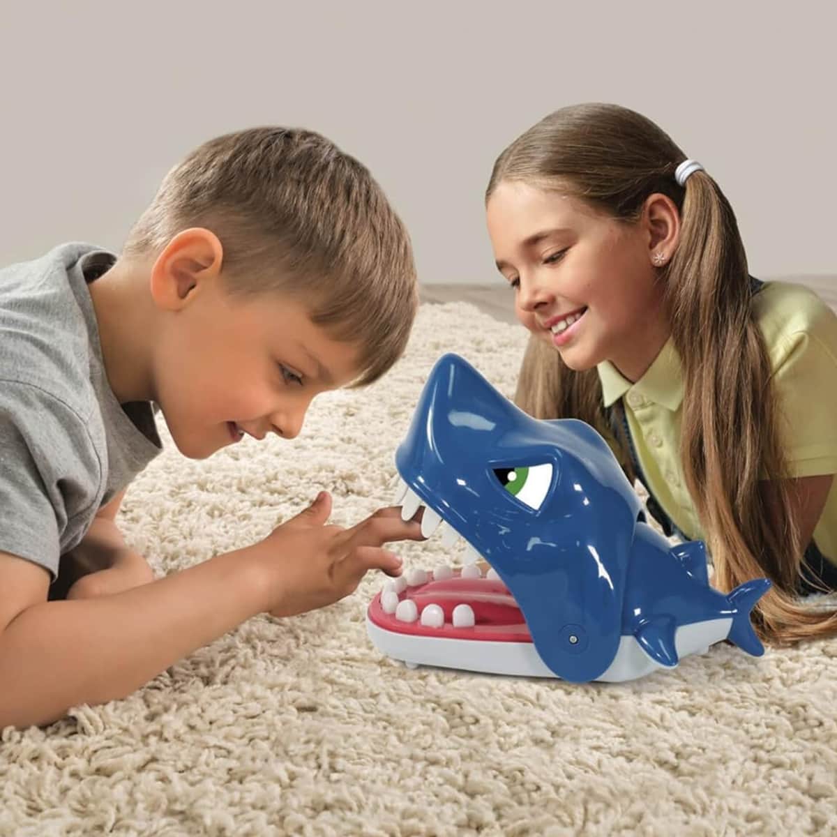 Ambassador Shark Chomp Game Unisex, 5-7 Years