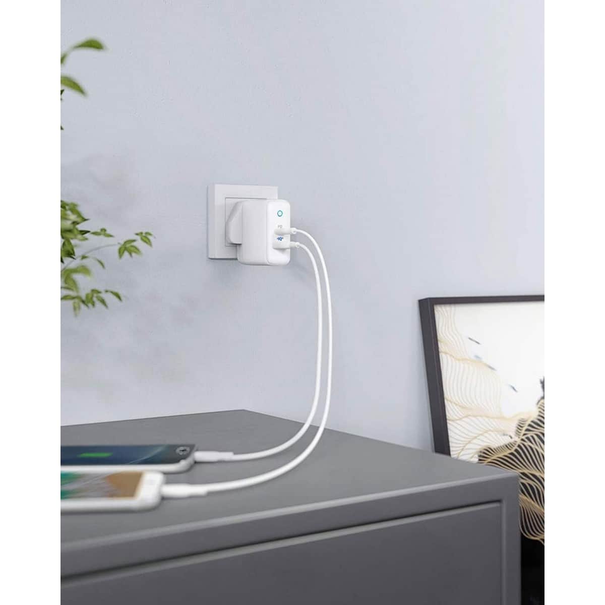أنكر أبيض شاحن حائط PowerPort PD+ بقدرة 35 واط بمنفذي USB-C وUSB-A