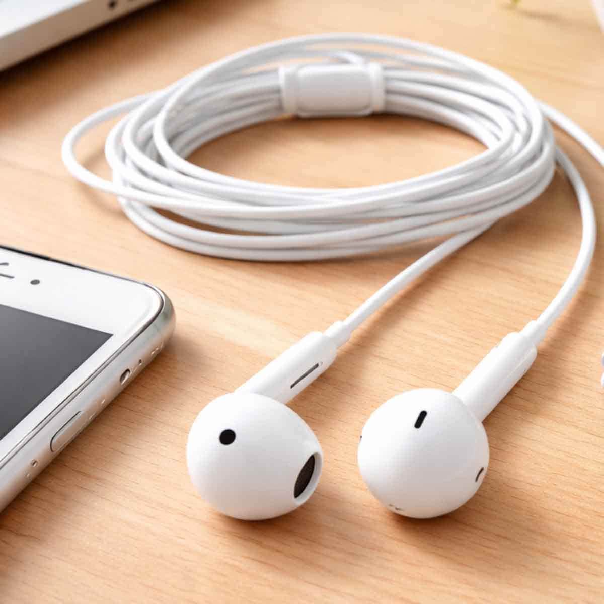 Apple Lightning Connector Wired EarPods