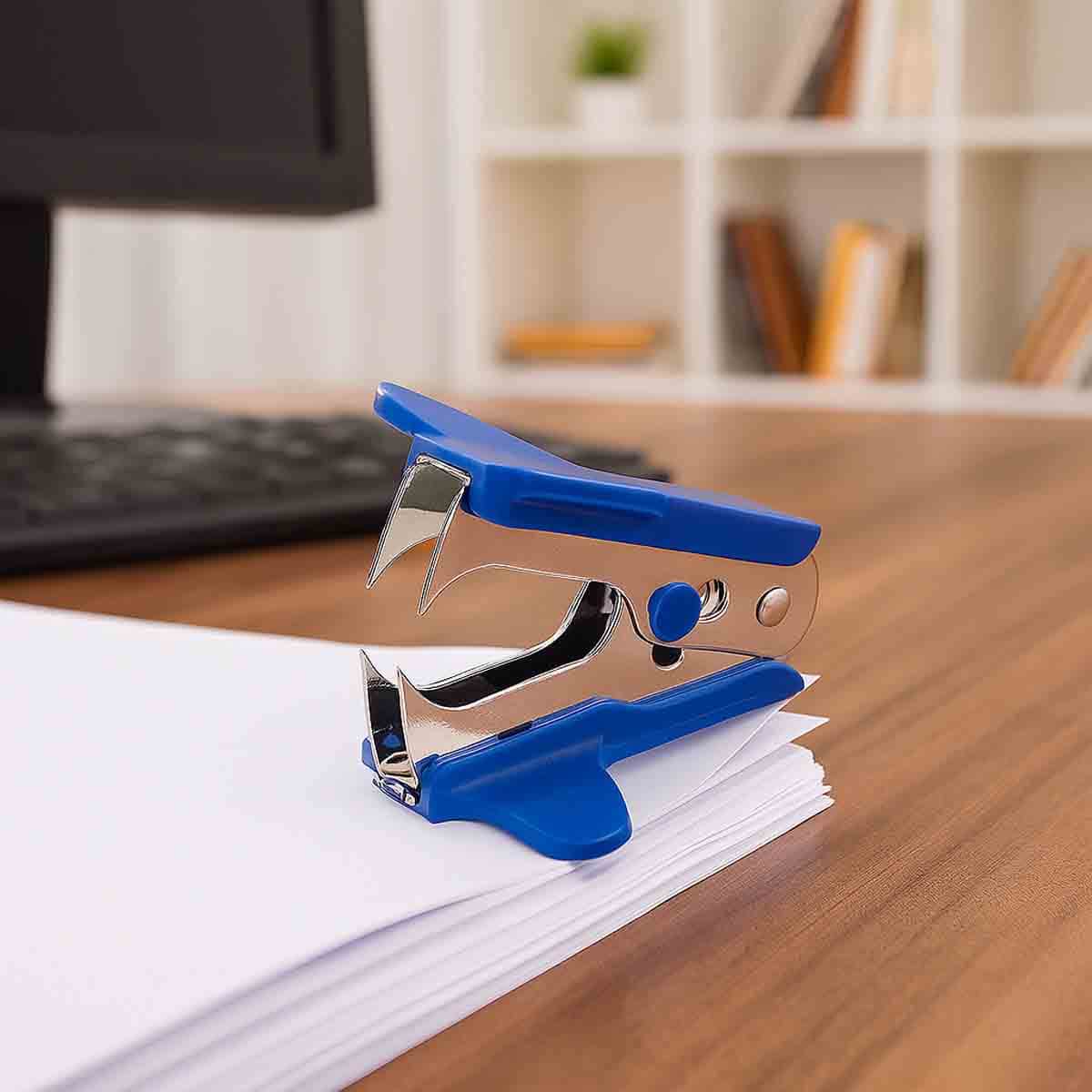 Atlas 2-Teeth Staple Remover Blue