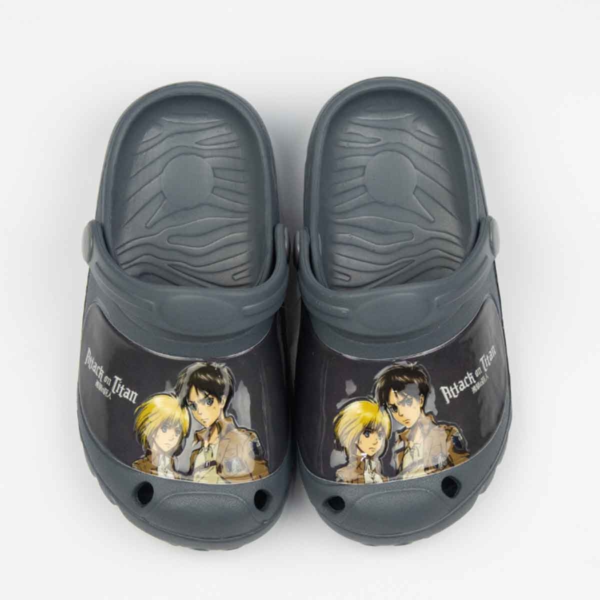 أتاك أون تايتن صنادل خفيفة مريحة للأطفال مع فتحات تهوية باللون الرمادي