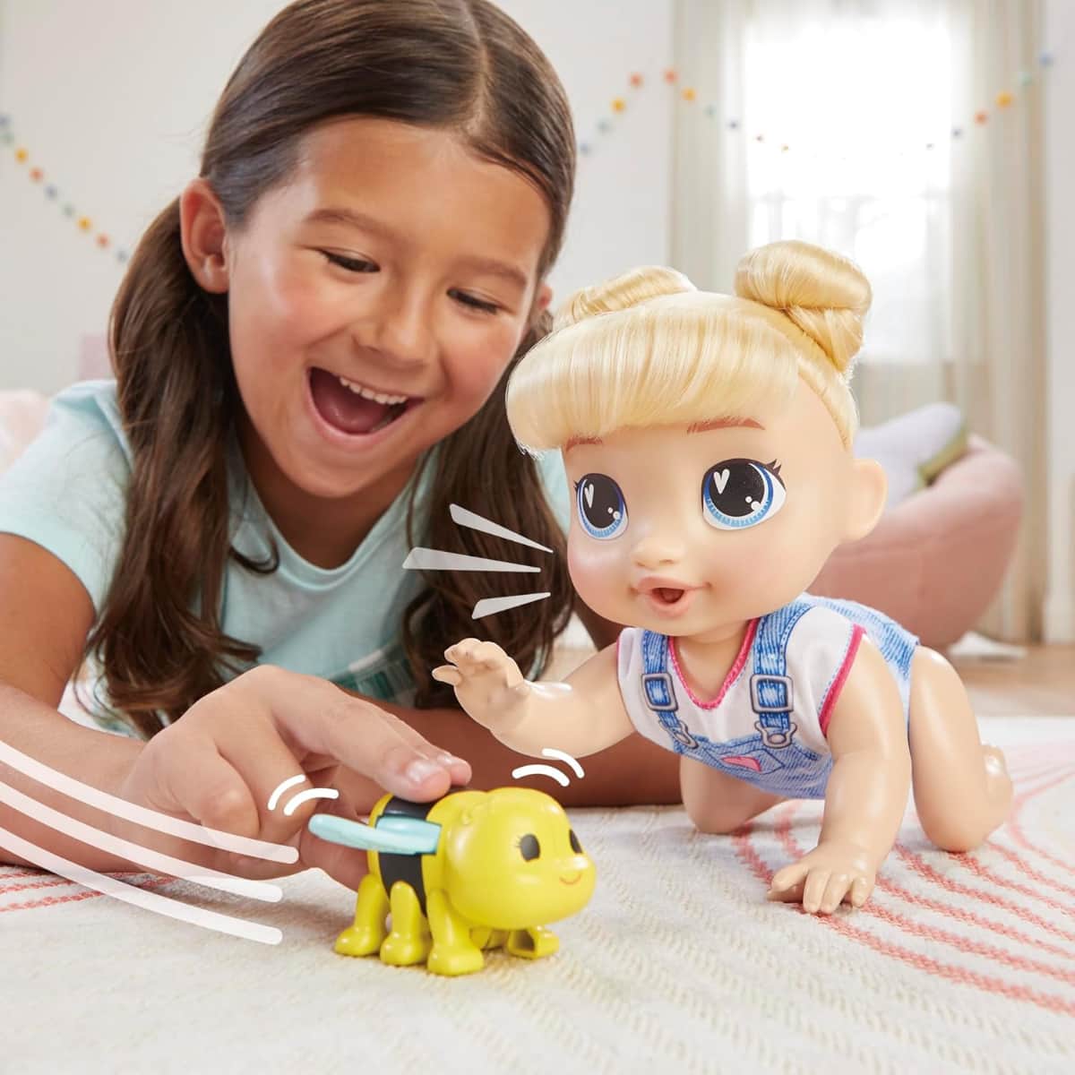 Baby Alive 10.75″ Crawl 'n Play Harper Hugs Electronic Crawling Baby Doll Set Unisex, 3-4 Years