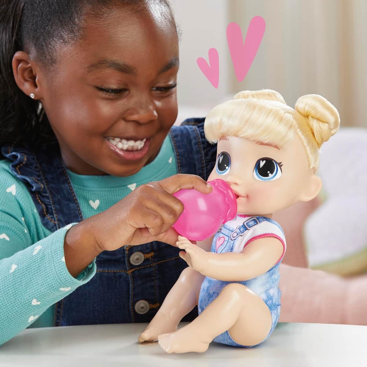 Baby Alive 10.75″ Crawl 'n Play Harper Hugs Electronic Crawling Baby Doll Set Unisex, 3-4 Years