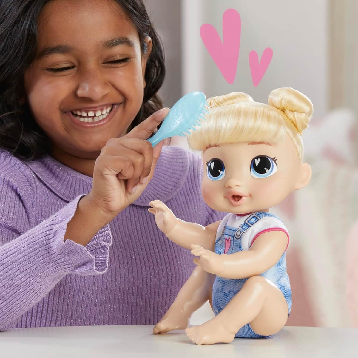 Baby Alive 10.75″ Crawl 'n Play Harper Hugs Electronic Crawling Baby Doll Set Unisex, 3-4 Years