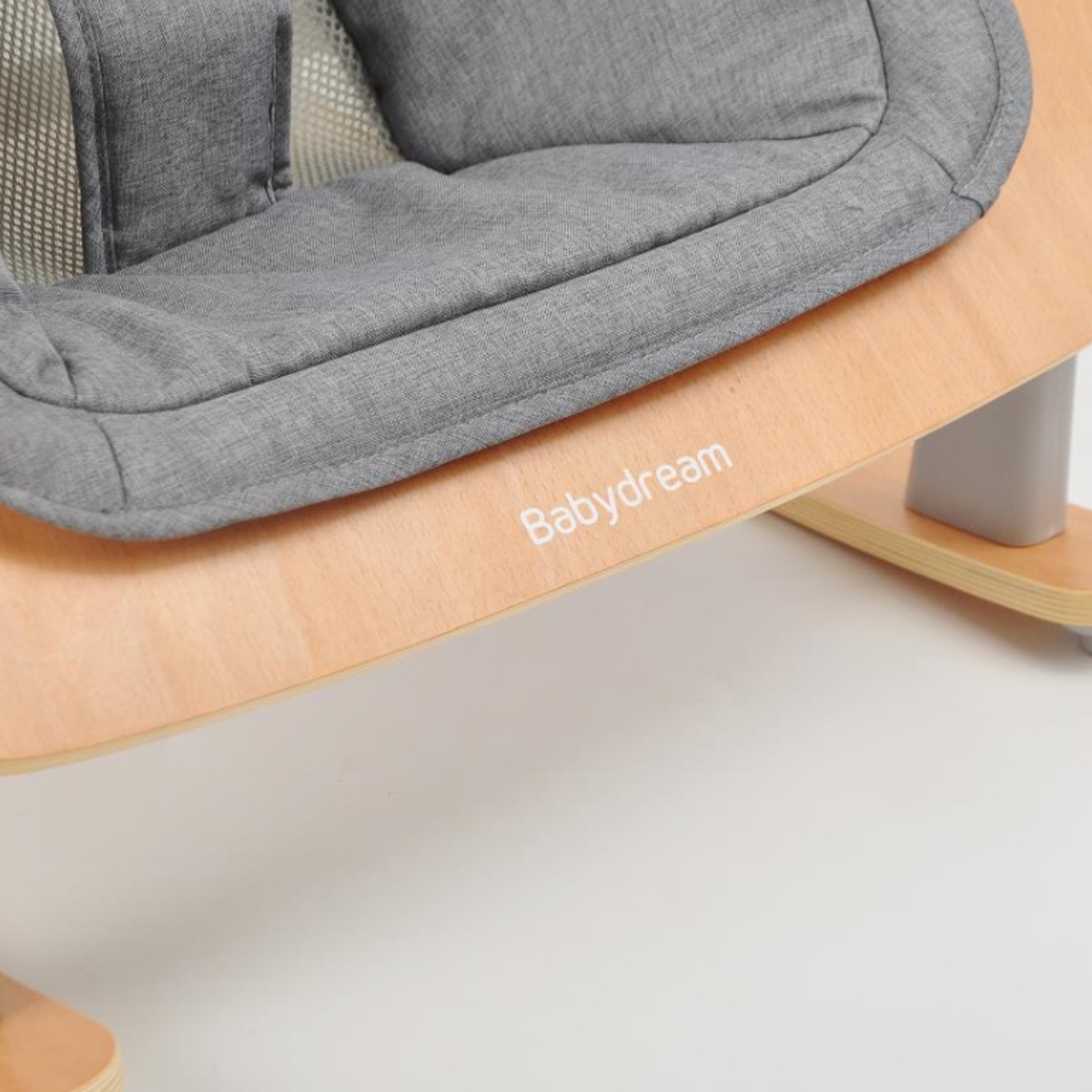 بيبي دريم هزاز مريح خشبي 2 في 1 للأطفال من عمر 0 إلى 2 سنة