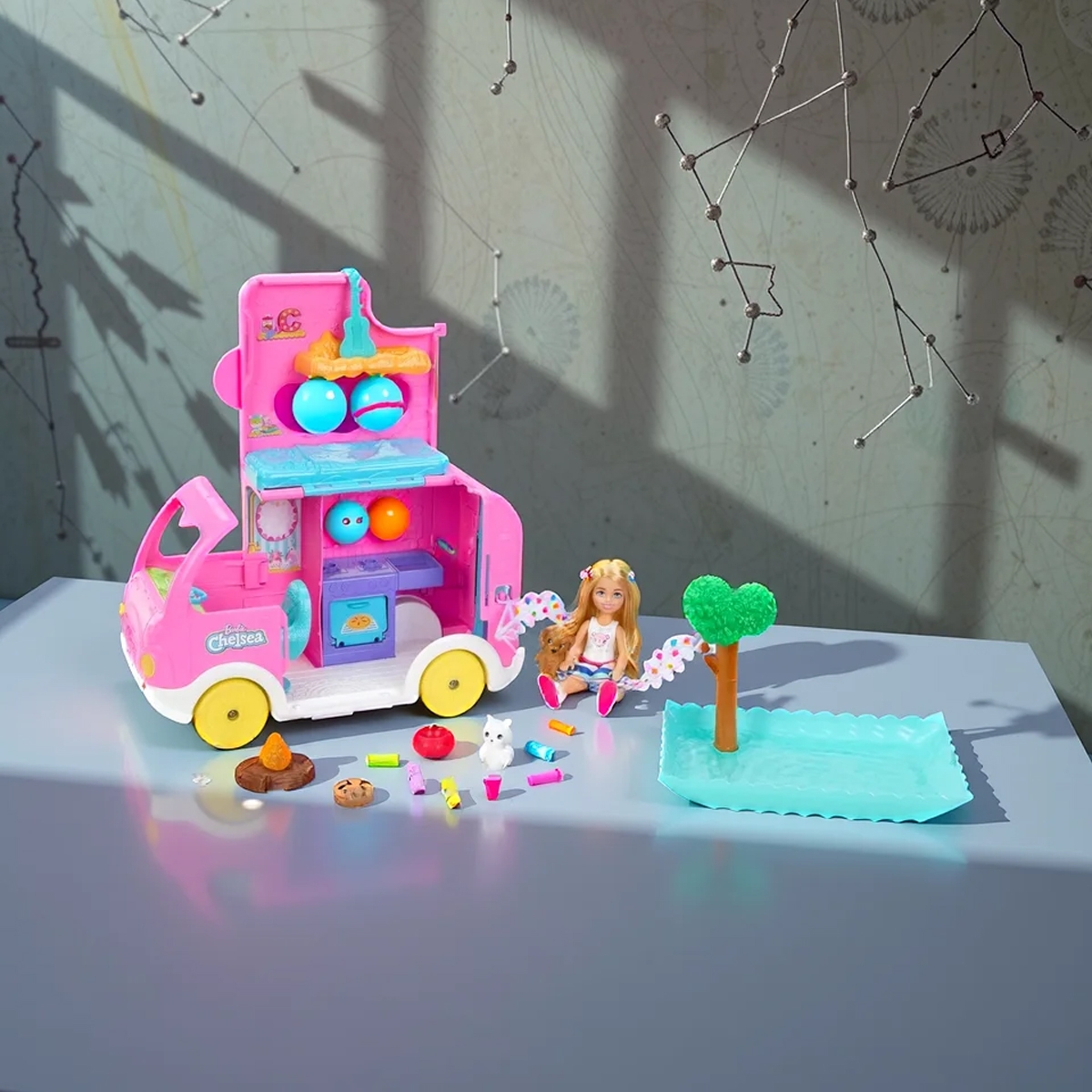 Barbie Club Chelsea Doll & 2-in-1 Camper Playset Girls, 3-4 Years