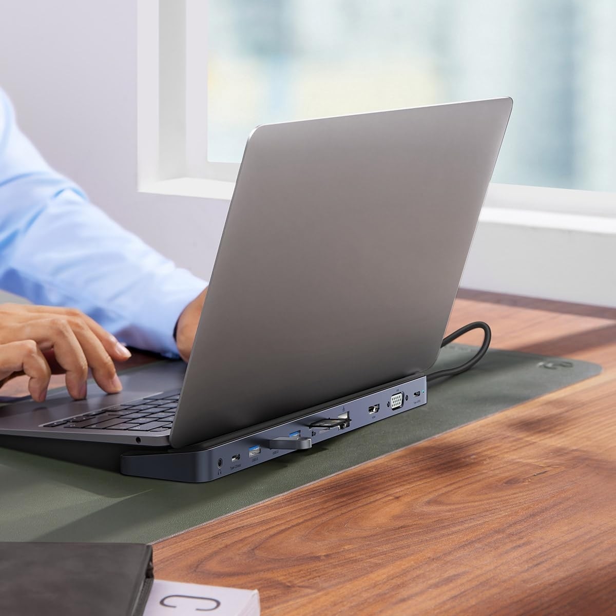 بيسوس رمادي داكن إيليت جوي جين 2 موزع USB-C بـ 11 منفذ