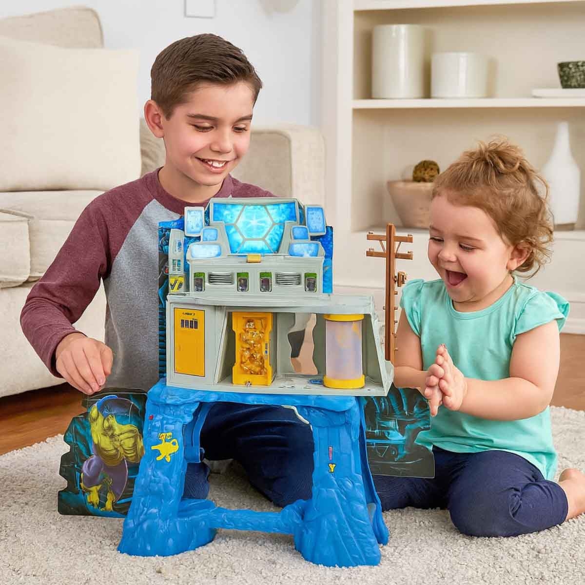 DC 6" Batman Figure with Batcave Playset Unisex, 5-7 Years