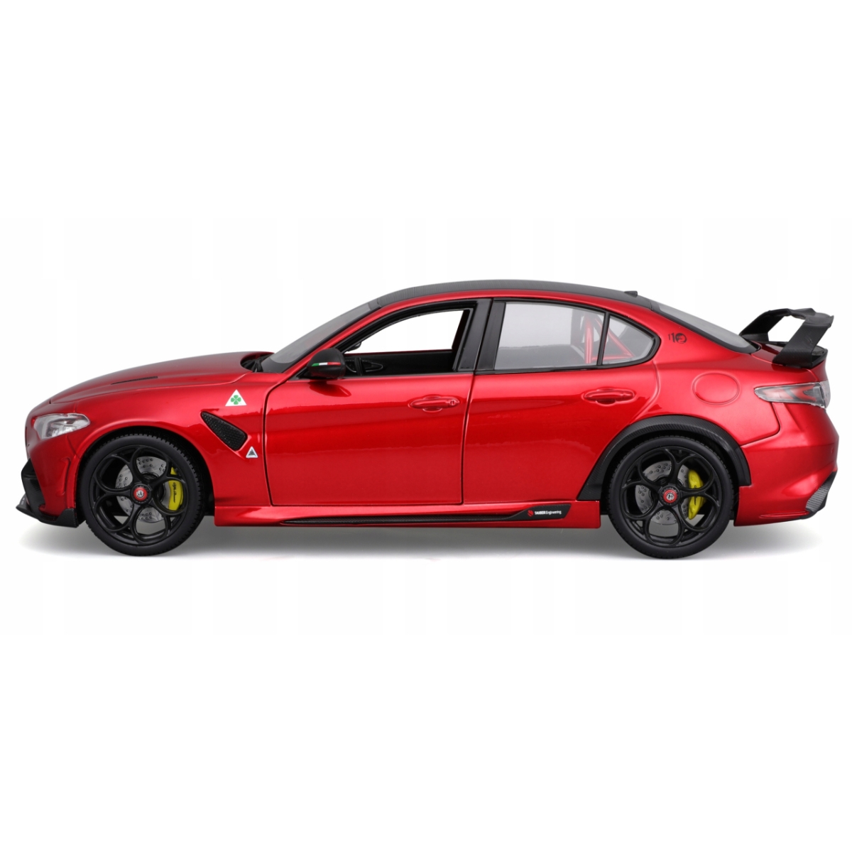 Bburago Alfa Romeo Giulia GTA 1:18 Scale Diecast Car Boys, 13+ Years