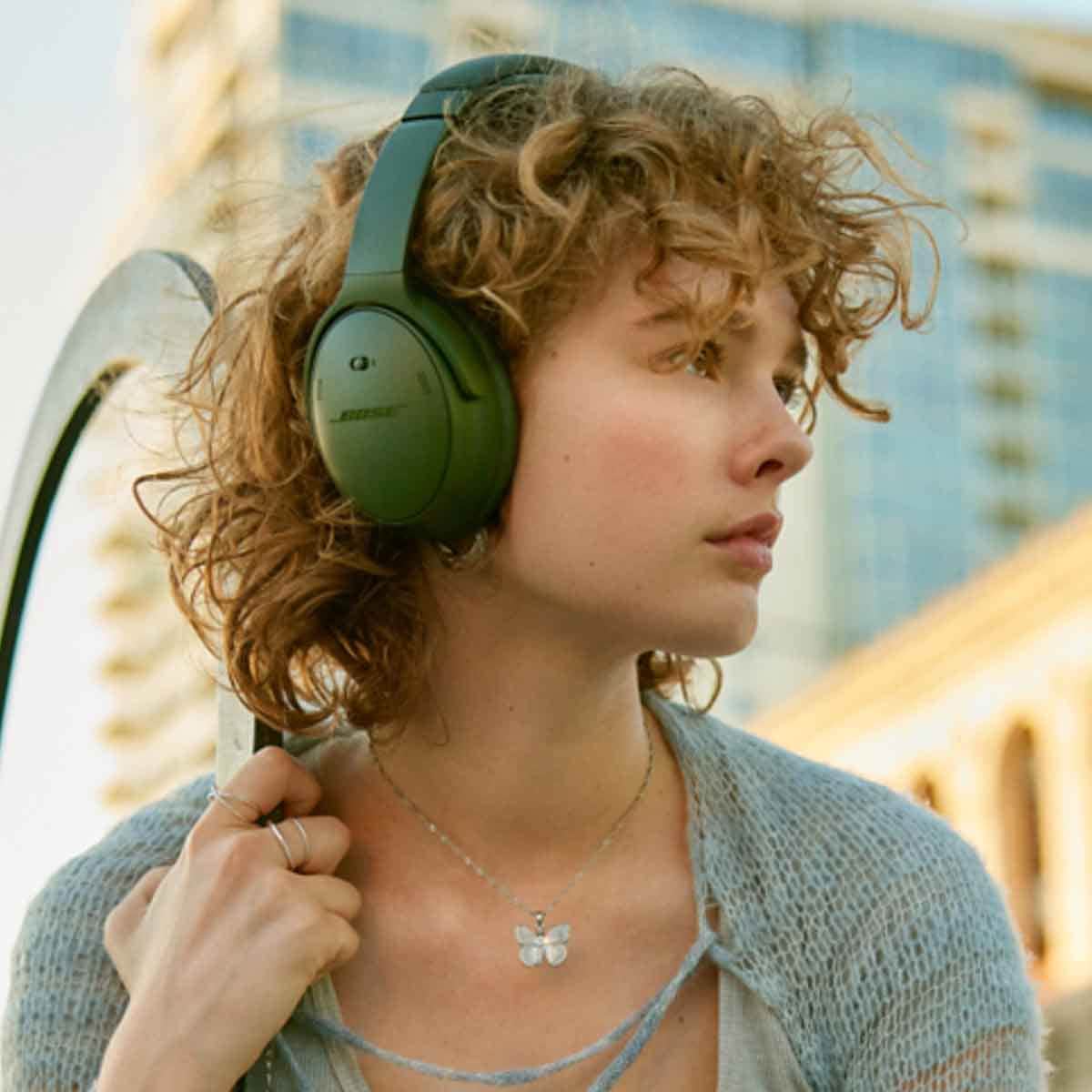 بوز كوايت كومفورت سماعات رأس لاسلكية بخاصية إلغاء الضوضاء باللون الأسود