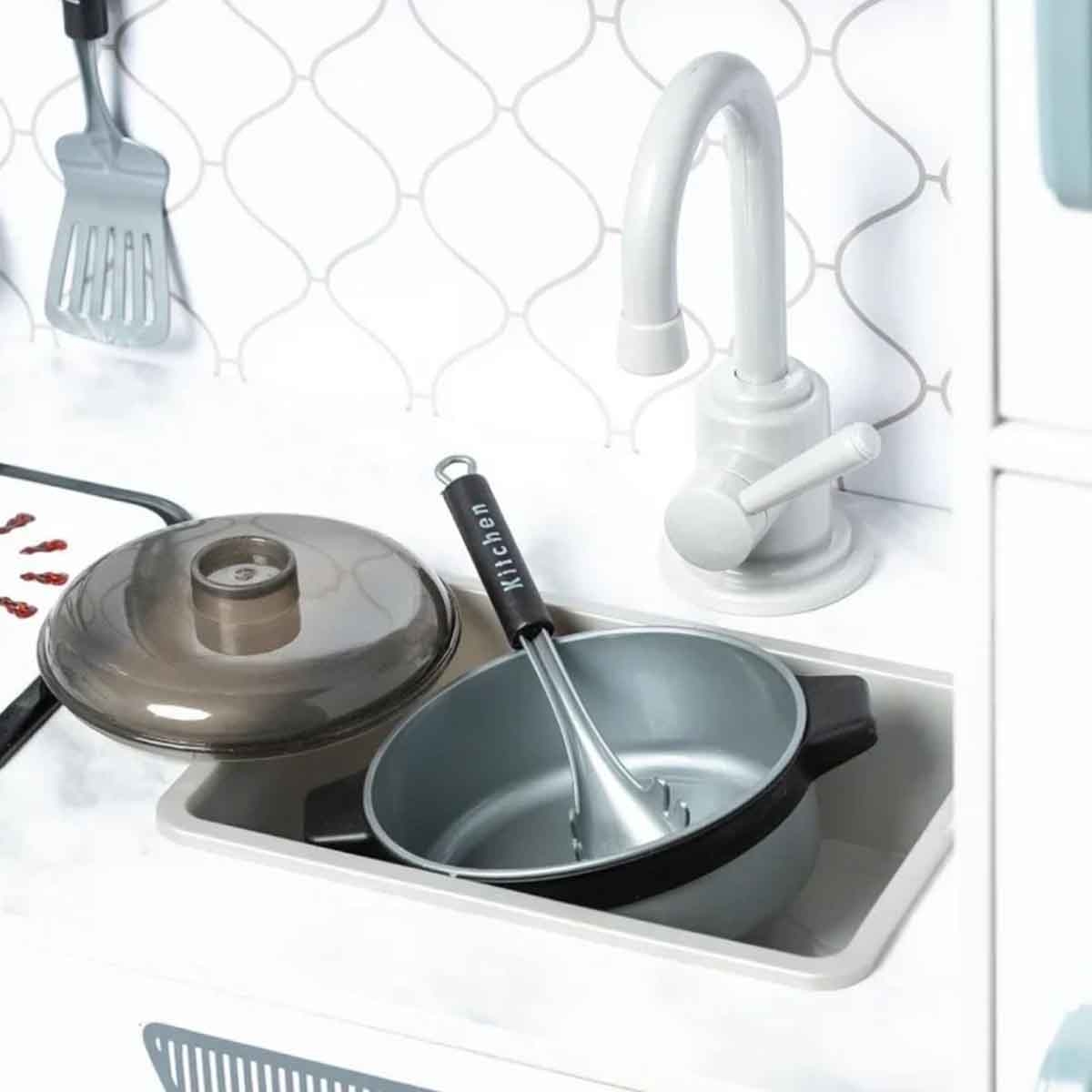 كيكبيبي طقم لعب مطبخ خشبي مضيء بمحاكاة الطهي وأصوات الماء للبنات، من 5 إلى 7 سنوات