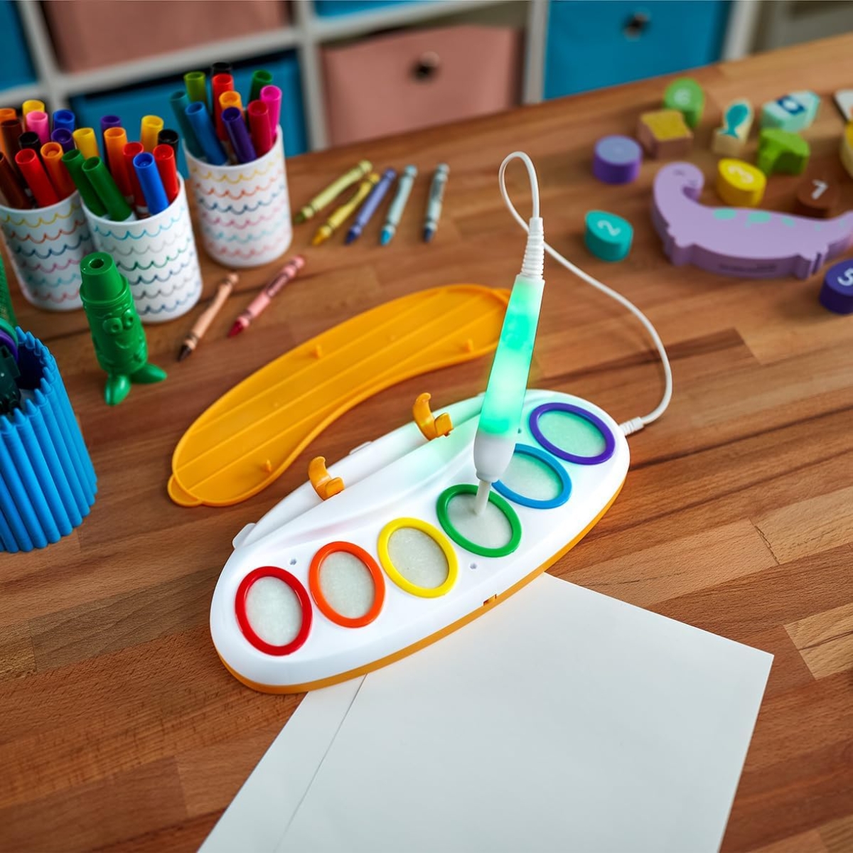 كرايولا فرشاة ضوء سحرية لون وندر خالية من الفوضى للجنسين، 3-4 سنوات