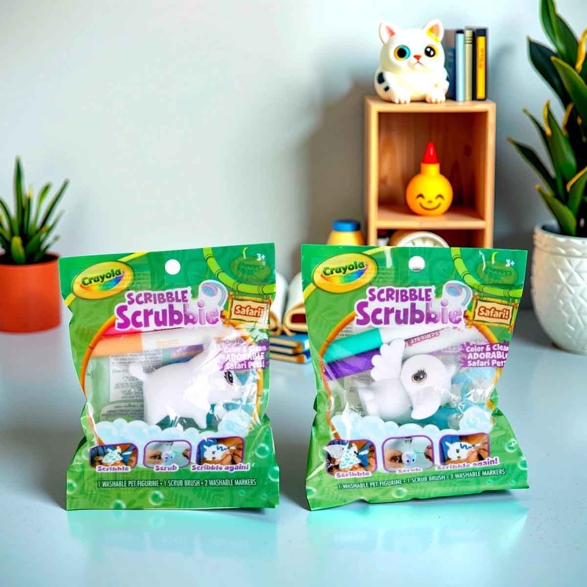 Crayola Twistables Scented Crayons with Coloured Pencils & Assorted Scribble Scrubbie Bundle Pack Unisex, 5-7 Years