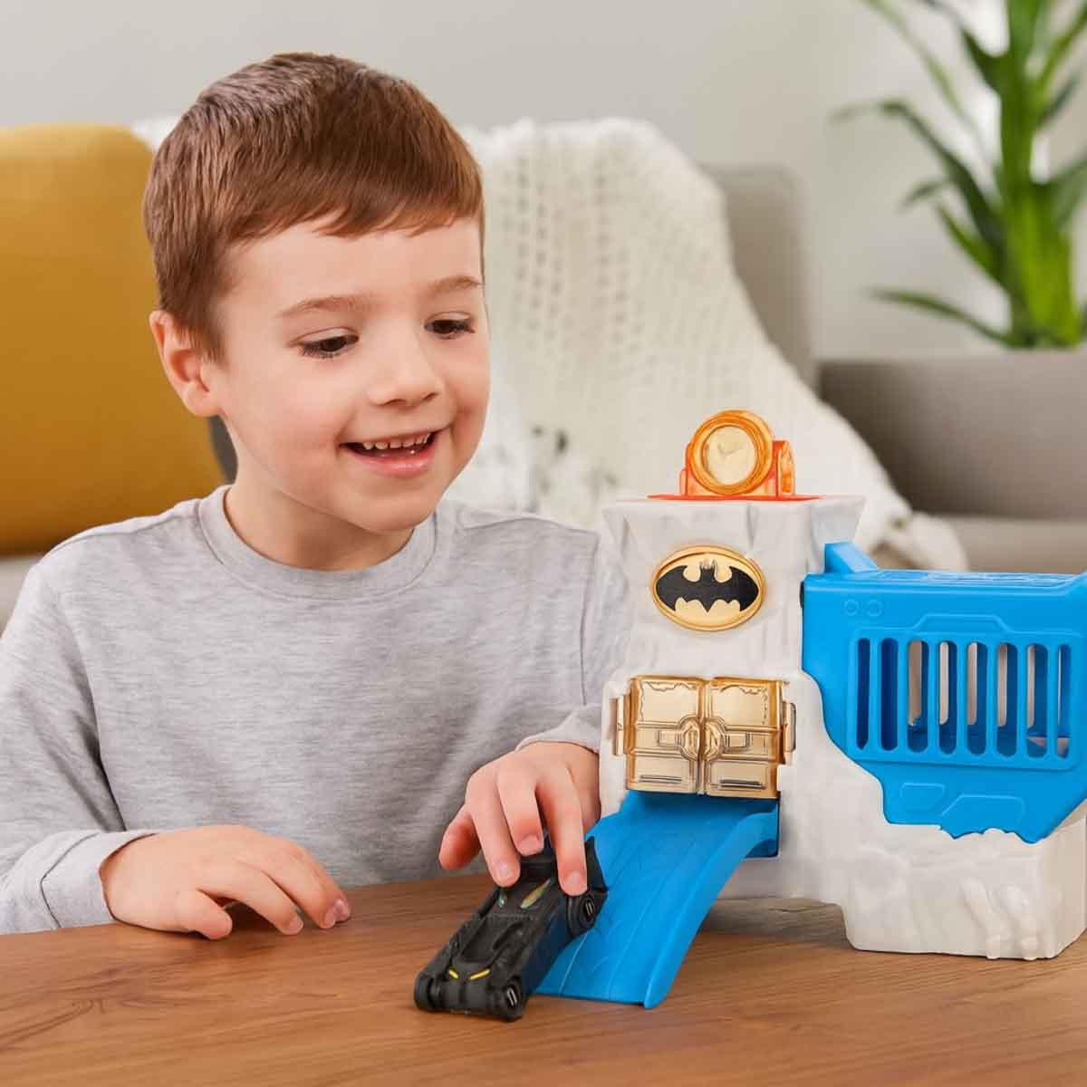 دي سي باتمان مجموعة باتكيف مصغرة مع مضمار وباتموبايل، للأولاد، 3-4 سنوات
