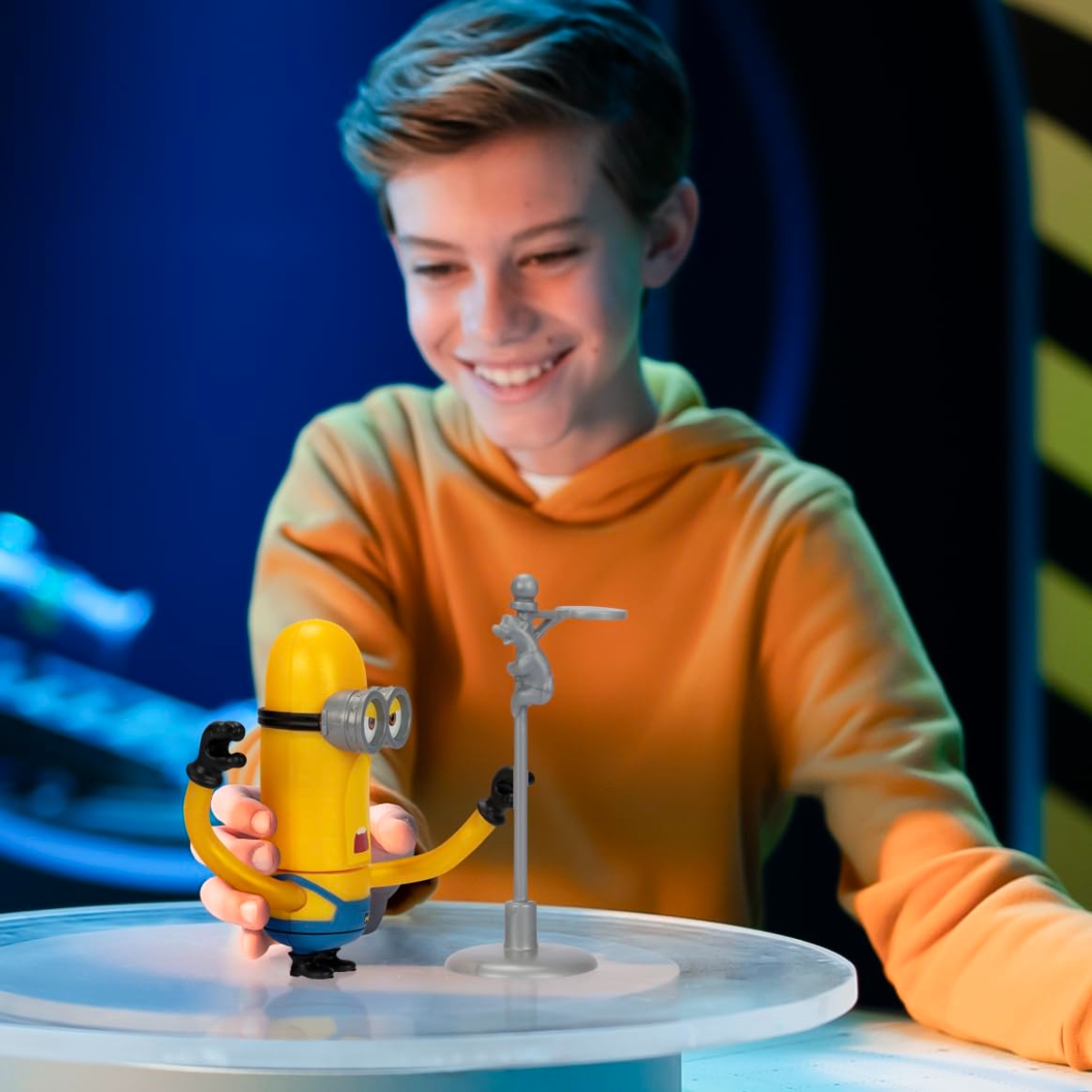 Despicable Me 4 Wild Spinning 4″ Mega Minion Tim Playset Unisex, 5-7 Years