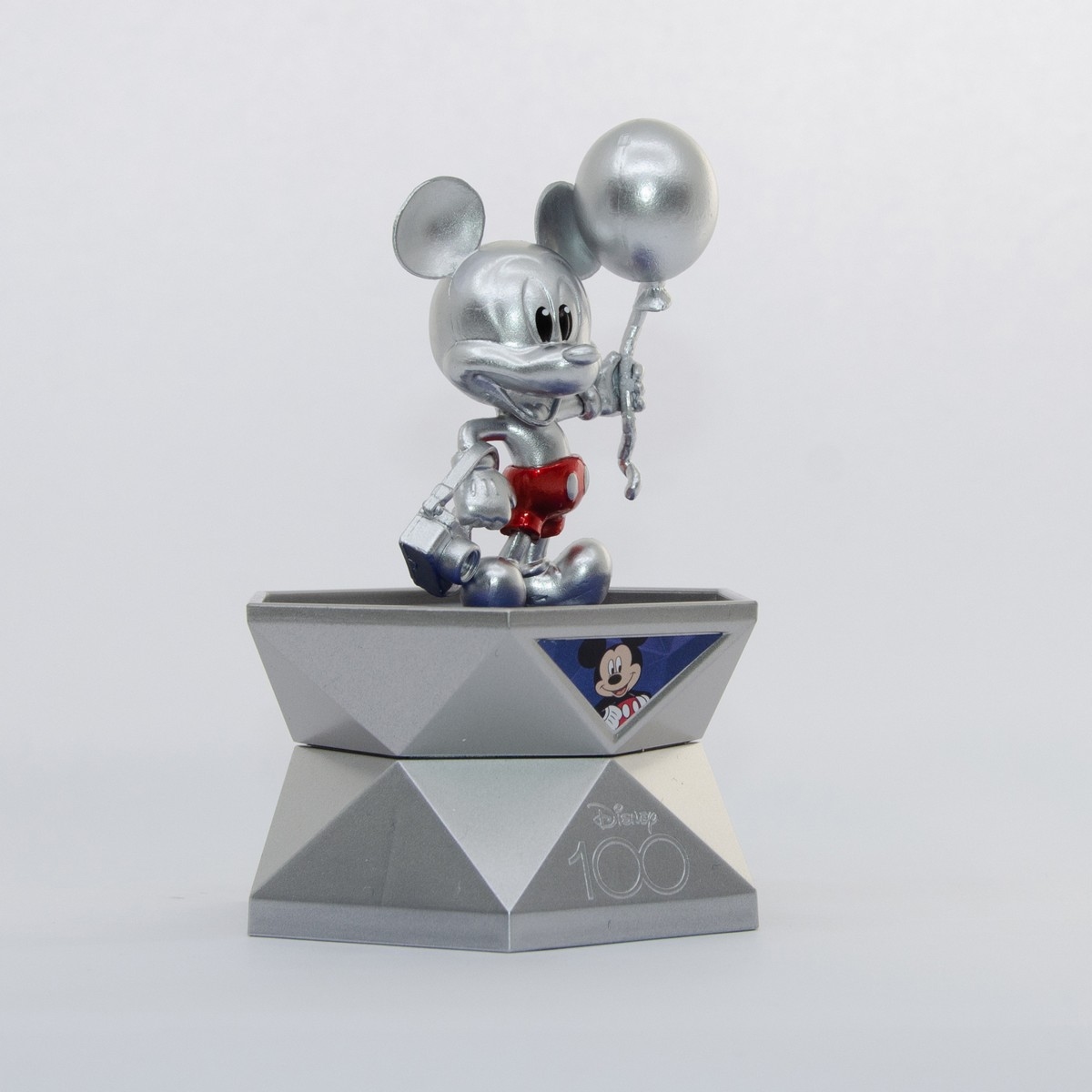 ديزني كبسولة مفاجآت سلسلة 1 رقم 19551 شخصية أكشن متنوعة للجنسين عمر 3-4 سنوات