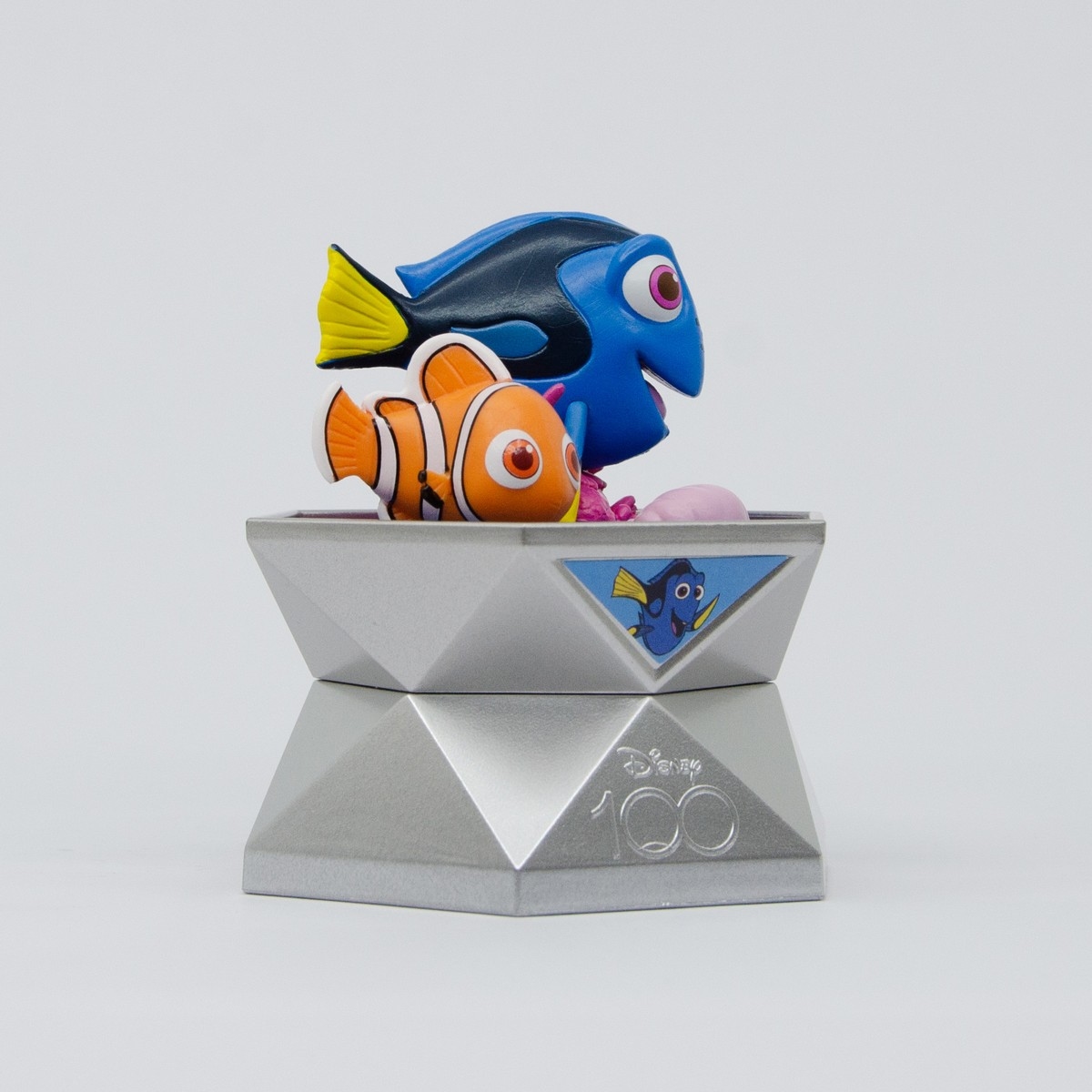 ديزني كبسولة مفاجآت سلسلة 1 رقم 19551 شخصية أكشن متنوعة للجنسين عمر 3-4 سنوات