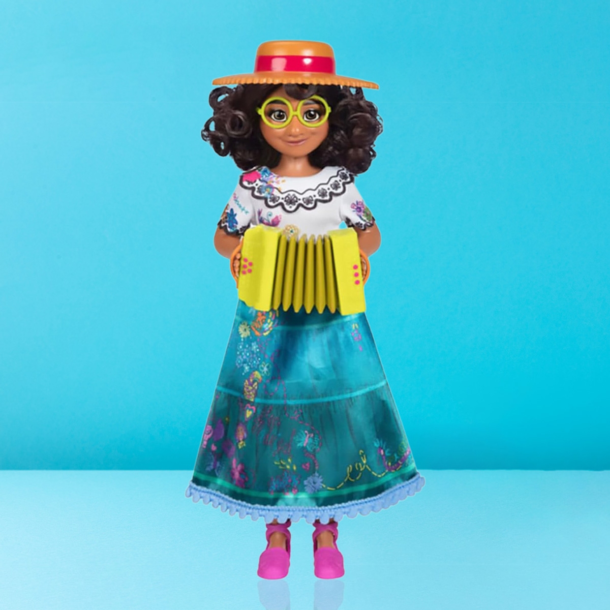 Disney Encanto Musical Mirabel Singing Fashion Doll Girls, 3-4 Years