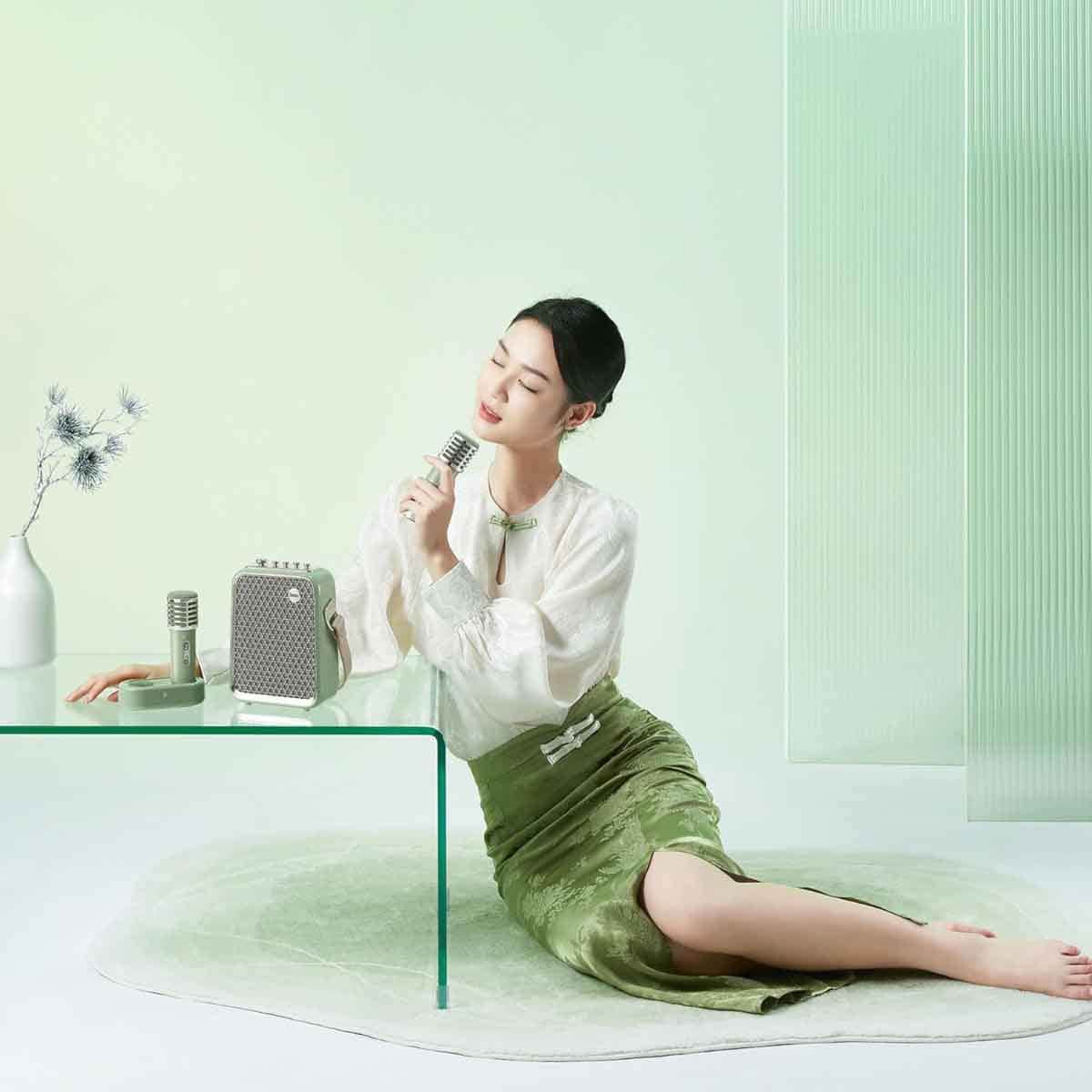Divoom SongBird-HQ Karaoke Bluetooth Speaker & Microphone Set