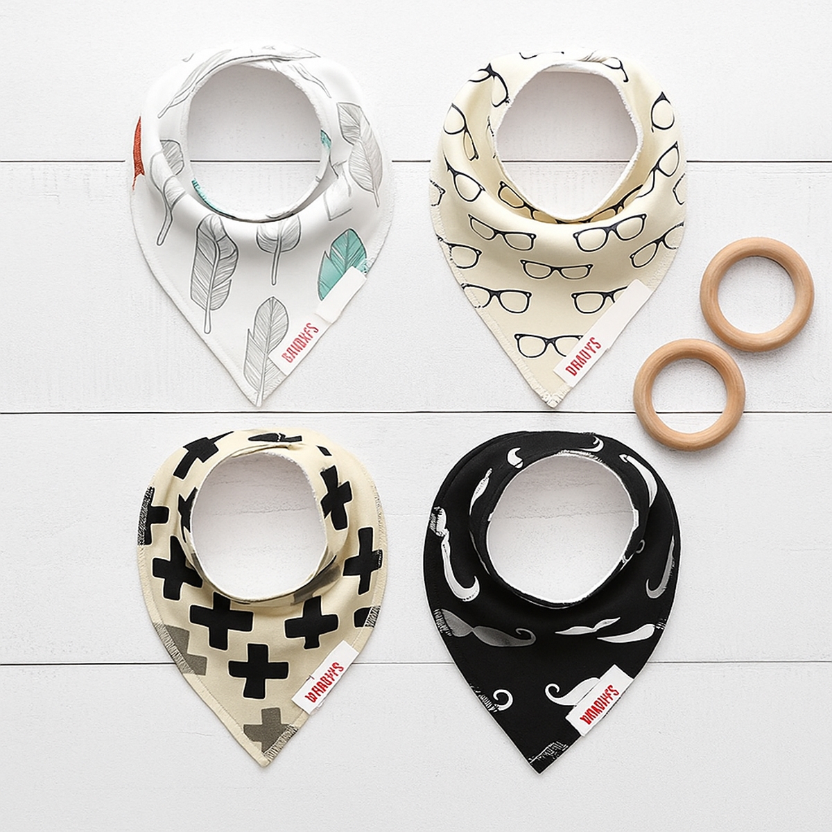 إيزي كيدز طقم مريلة بندانا بطبعة نظارات وشوارب للأطفال من عمر 0 إلى 2 سنة، مجموعة من 4