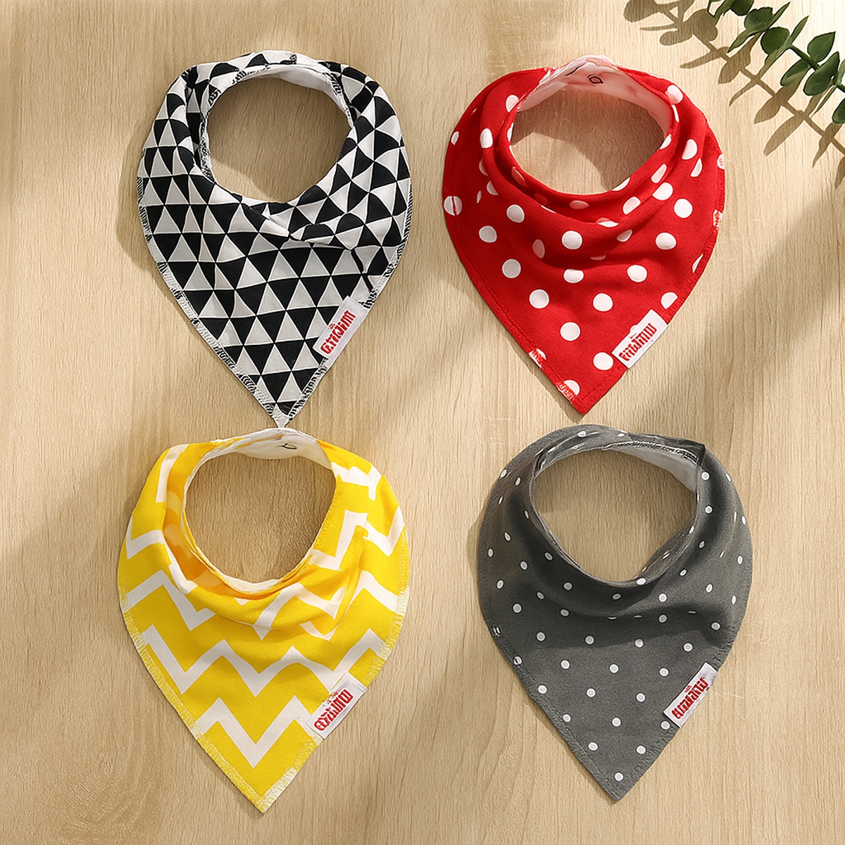إيزي كيدز طقم مريلة بندانا بنقش مثلثات ونقاط للأطفال من عمر 0 إلى 2 سنة، مجموعة من 4