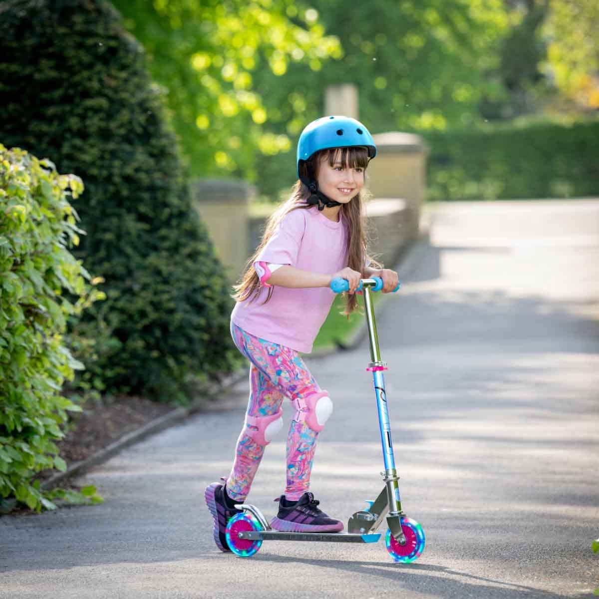 EVO Holographic Inline Ride-On Scooter Unisex, 5-7 Years