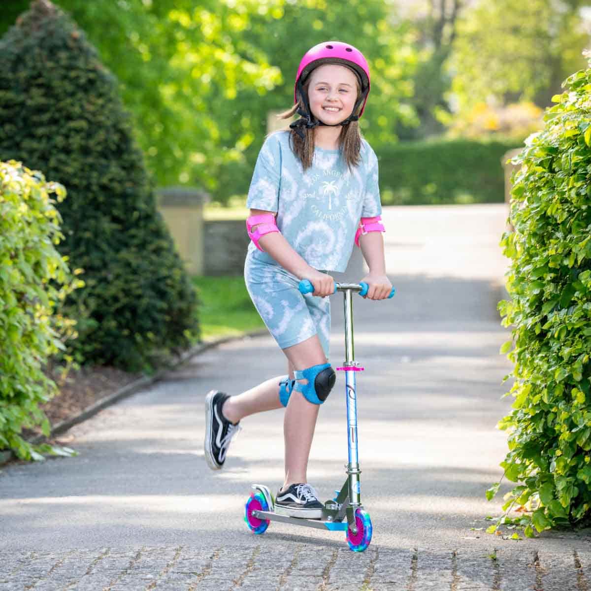 EVO Holographic Inline Ride-On Scooter Unisex, 5-7 Years