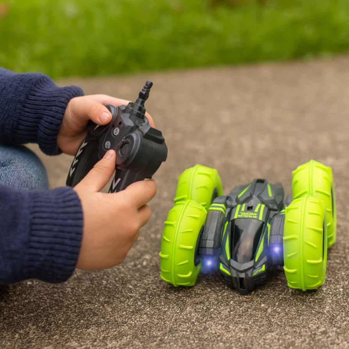 Funny Box 1:18 Scale Thunder X Stunt RC Car Unisex, 5-7 Years